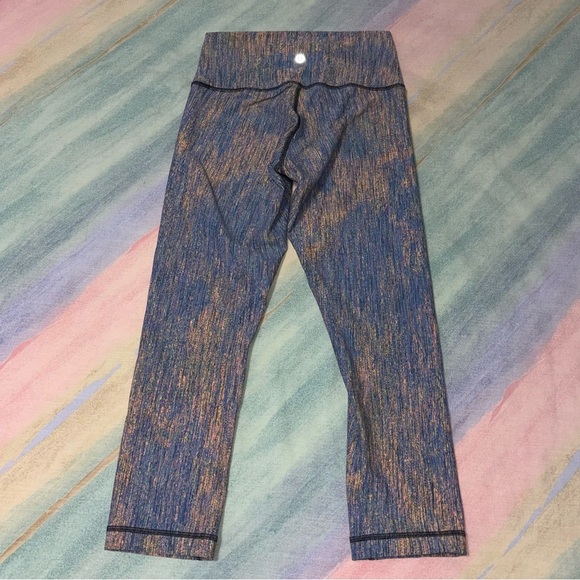 Lululemon Wunder Under High-Rise Crop 21" *Luxtreme
Leggings women’s size 6 - Picture 4 of 6